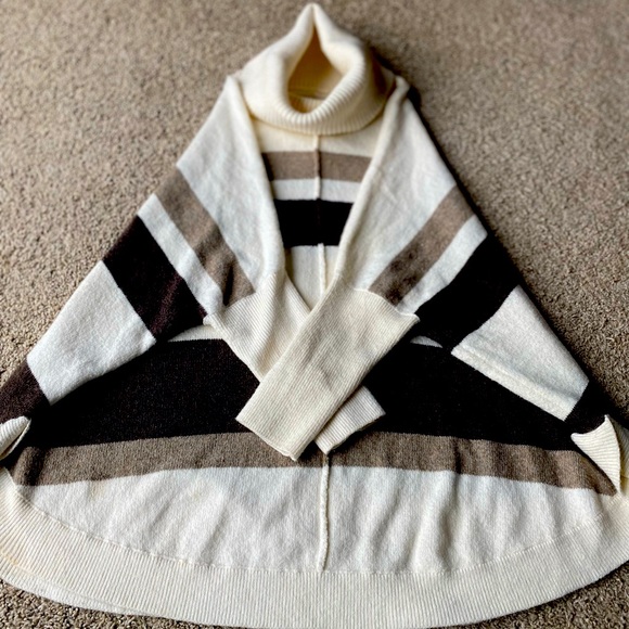 LOFT Sweaters - Adorable poncho sweater!! Loft brand.